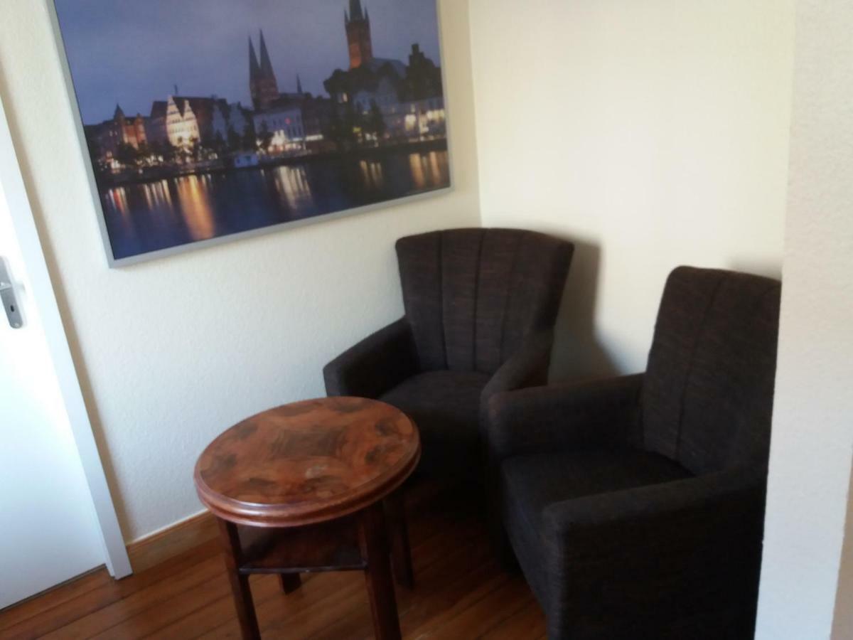 Pensionszimmer Luetzowzimmer Lübeck Exterior foto